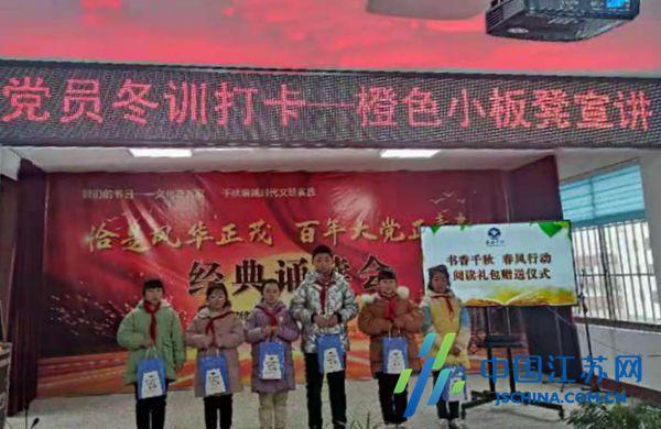 小猫钓鱼游戏龙王版有船